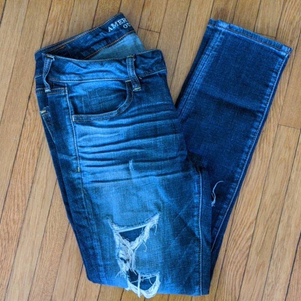 Distressed AE jeggings